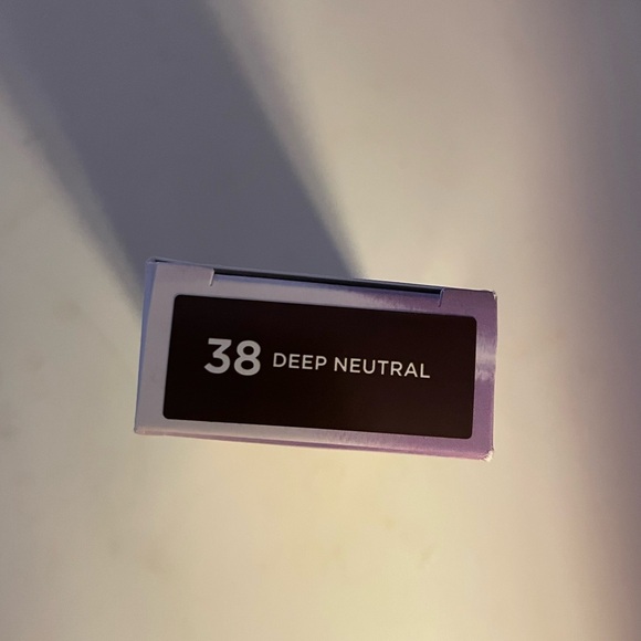 NWT Face Bond 38 deep neutral waterproof foundation - Picture 4 of 7